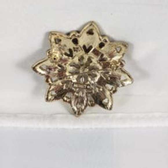 Vintage Monet Red and clear gold tone flower pin brooch - Picture 3 of 5